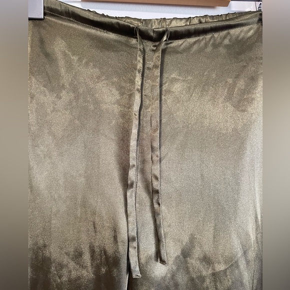 La Senza Olive Green Cargo Style Silky  Wide Leg Pants w Adjustable Leg Openings - Picture 6 of 12